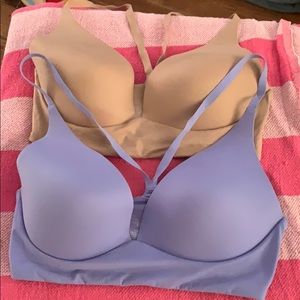 VS lightly lined plunge bras 32D